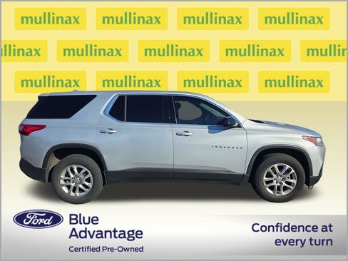 Used 2020 Chevrolet Traverse LS FWD image 2