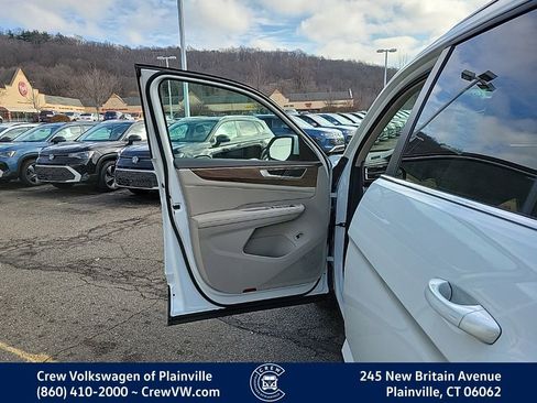 New 2026 Volkswagen Atlas SE image 37