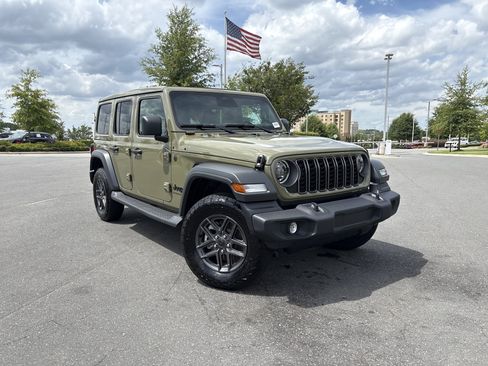Used 2026 Jeep Wrangler Unlimited Sport AWD/4WD image 2