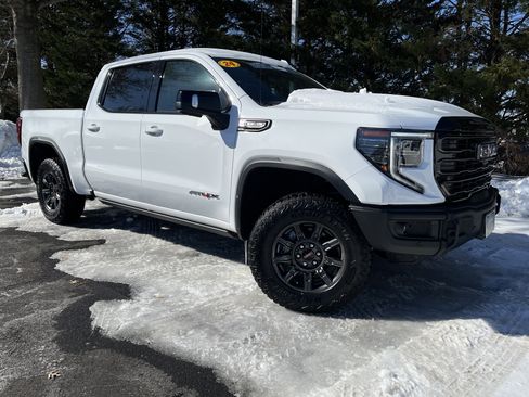 Used 2024 GMC Sierra 1500 AT4X image 2