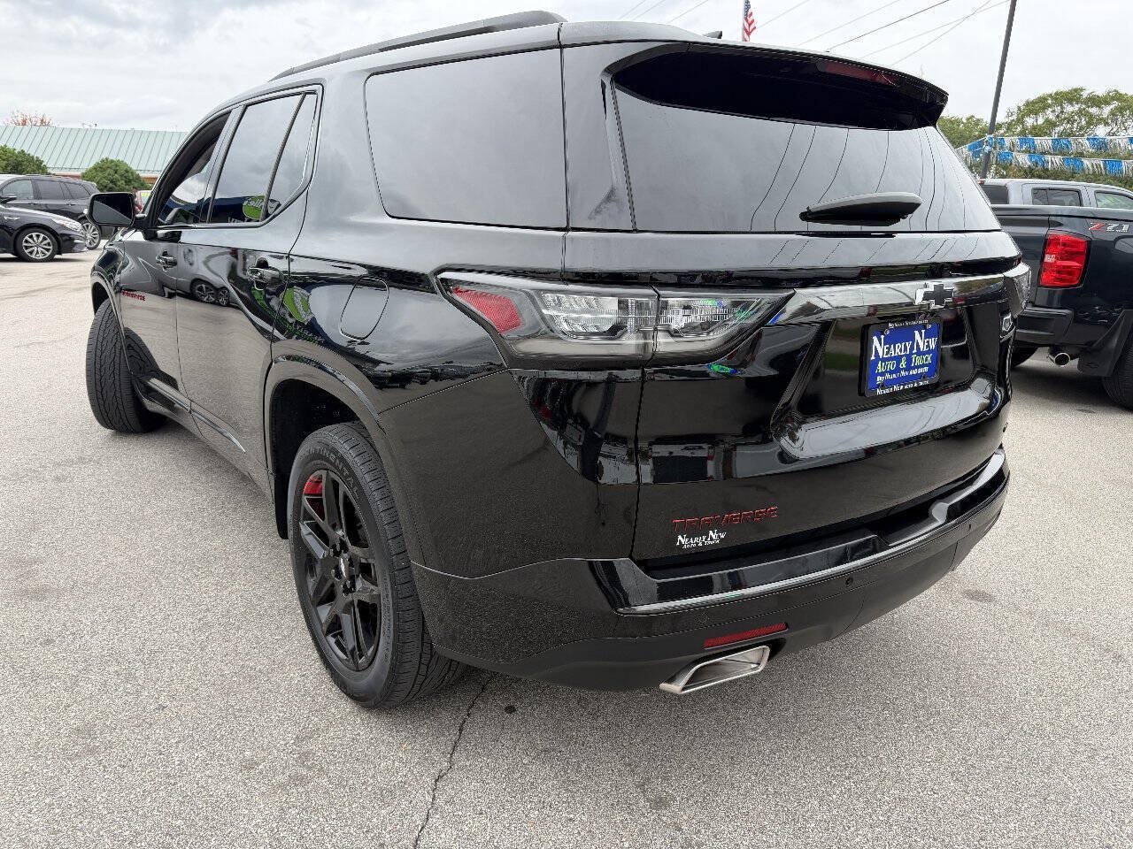 Used 2021 Chevrolet Traverse Premier w/ Redline Edition AWD/4WD image 3