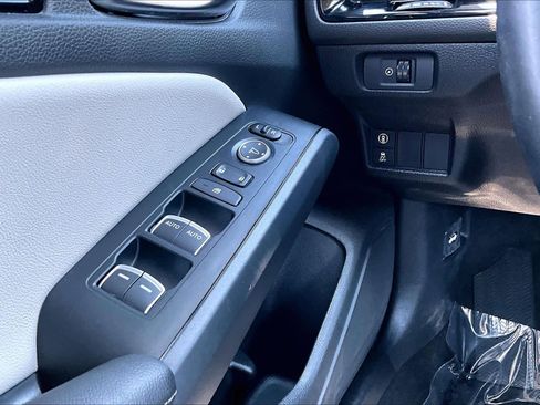 Used 2024 Honda Civic EX-L image 30