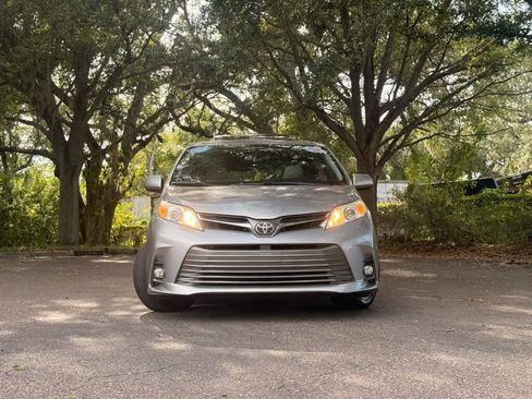Used 2018 Toyota Sienna XLE w/ XLE Navigation Package FWD image 1