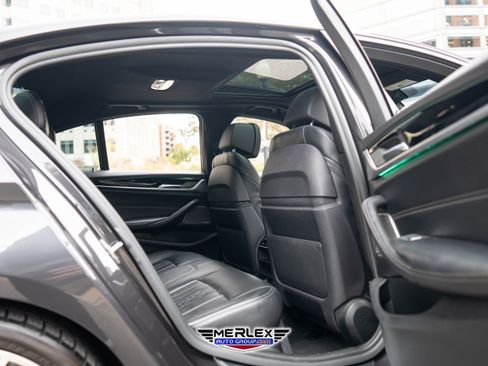 Used 2018 BMW M550i xDrive xDrive w/ Driving Assistance Package image 19
