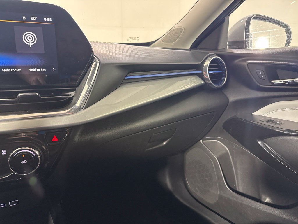 Used 2025 Chevrolet Trax LT FWD image 29