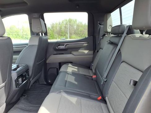Used 2023 Chevrolet Silverado 1500 ZR2 w/ Technology Package AWD/4WD image 6