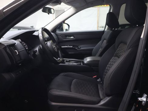 Used 2022 Nissan Pathfinder SV AWD/4WD image 17