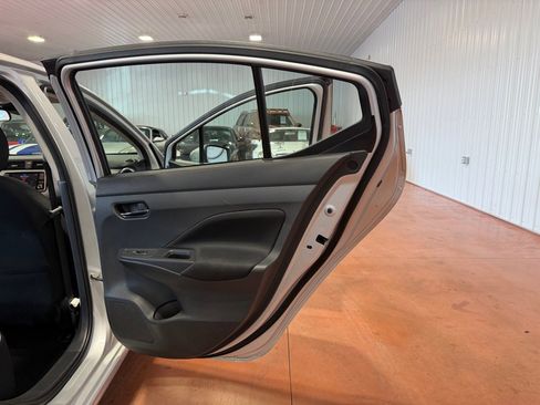 Used 2021 Nissan Versa SV image 21