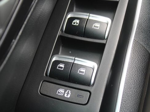 Certified 2025 Kia Sorento S FWD image 19