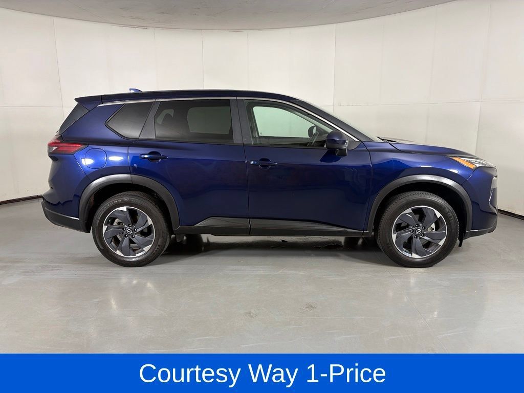 Used 2024 Nissan Rogue SV FWD image 12