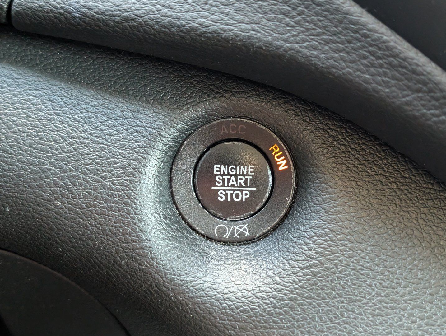 Used 2019 Jeep Cherokee Trailhawk w/ Cold Weather Group AWD/4WD image 19