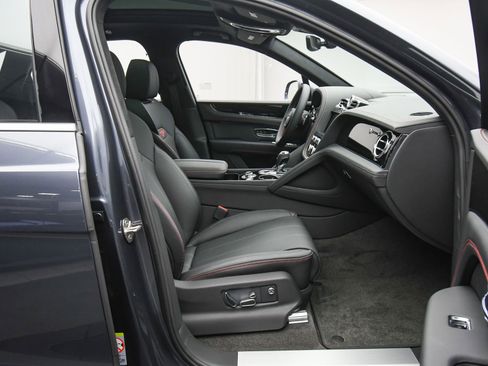 New 2025 Bentley Bentayga image 44