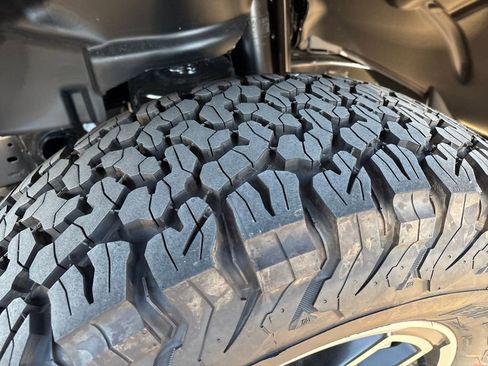 Used 2025 Jeep Wrangler Unlimited Rubicon image 32