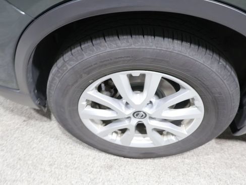 Used 2018 Nissan Rogue SV w/ Premium Package AWD/4WD image 10