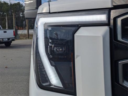 Used 2024 GMC Sierra 2500 AT4 w/ AT4 Premium Plus Package image 11