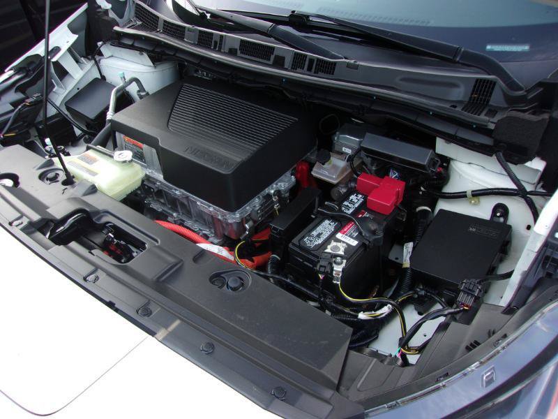 Used 2018 Nissan Leaf SV w/ SV Technology Package FWD image 29