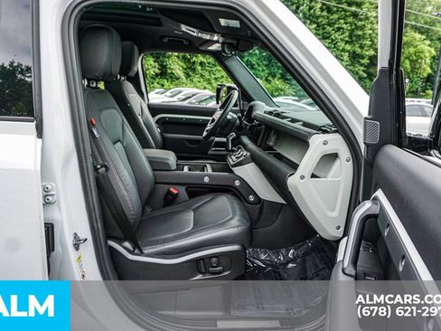 Used 2024 Land Rover Defender 110 X-Dynamic SE AWD/4WD image 22