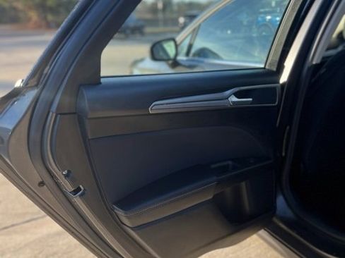 Used 2019 Ford Fusion SE image 23