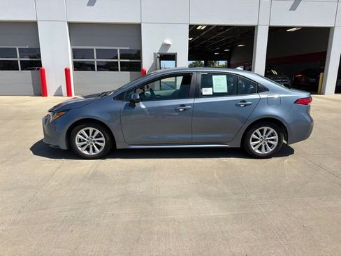 Used 2026 Toyota Corolla LE w/ LE Premium Package FWD image 4