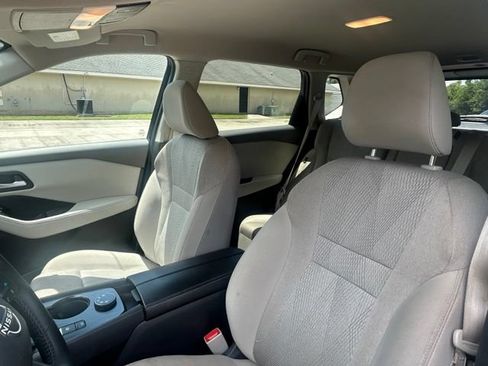 Used 2025 Nissan Rogue SV AWD/4WD image 9