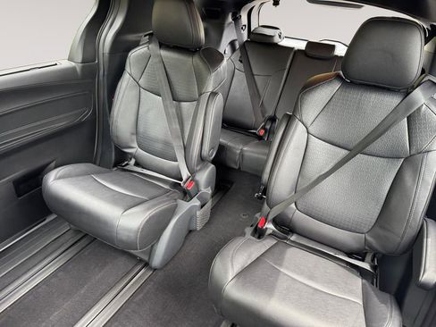Used 2025 Toyota Sienna XLE Woodland Edition AWD/4WD image 13