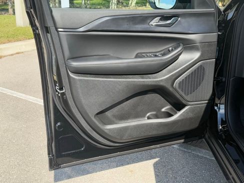 New 2025 Jeep Grand Cherokee L Laredo image 29