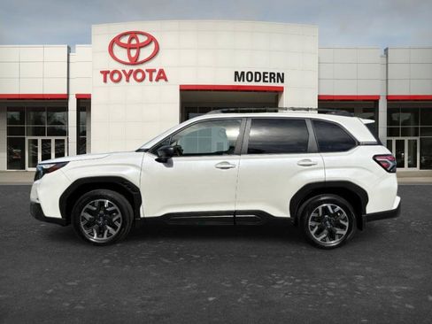 Used 2025 Subaru Forester Premium w/ Convenience Package #1 AWD/4WD image 2