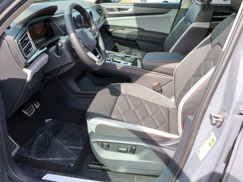 New 2025 Volkswagen Atlas Peak Edition SE image 22