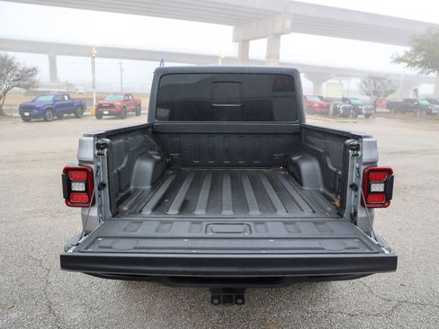 Used 2021 Jeep Gladiator Sport image 12