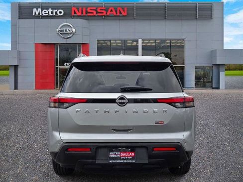 Certified 2025 Nissan Pathfinder SV FWD image 5