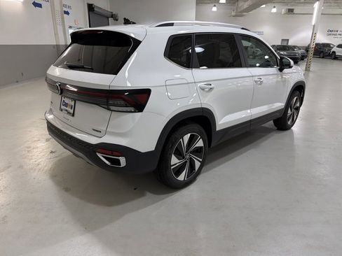 New 2026 Volkswagen Taos SE AWD/4WD image 9
