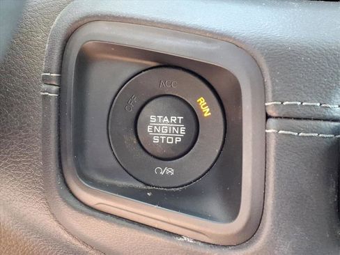 Used 2025 Jeep Wrangler Unlimited Sahara AWD/4WD image 11