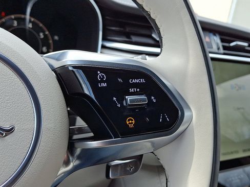 Certified 2025 Jaguar F-PACE R-Dynamic S image 22