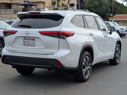 Used 2023 Toyota Highlander XLE image 14