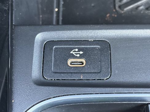 Used 2025 Mercedes-Benz GLB 250 4MATIC image 6