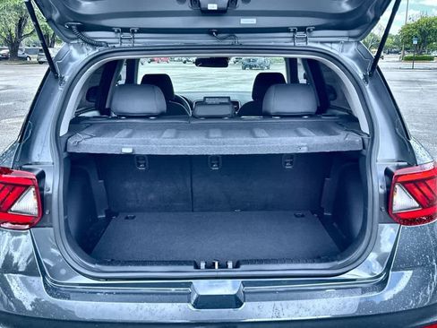 Used 2025 Hyundai Venue SE FWD image 25