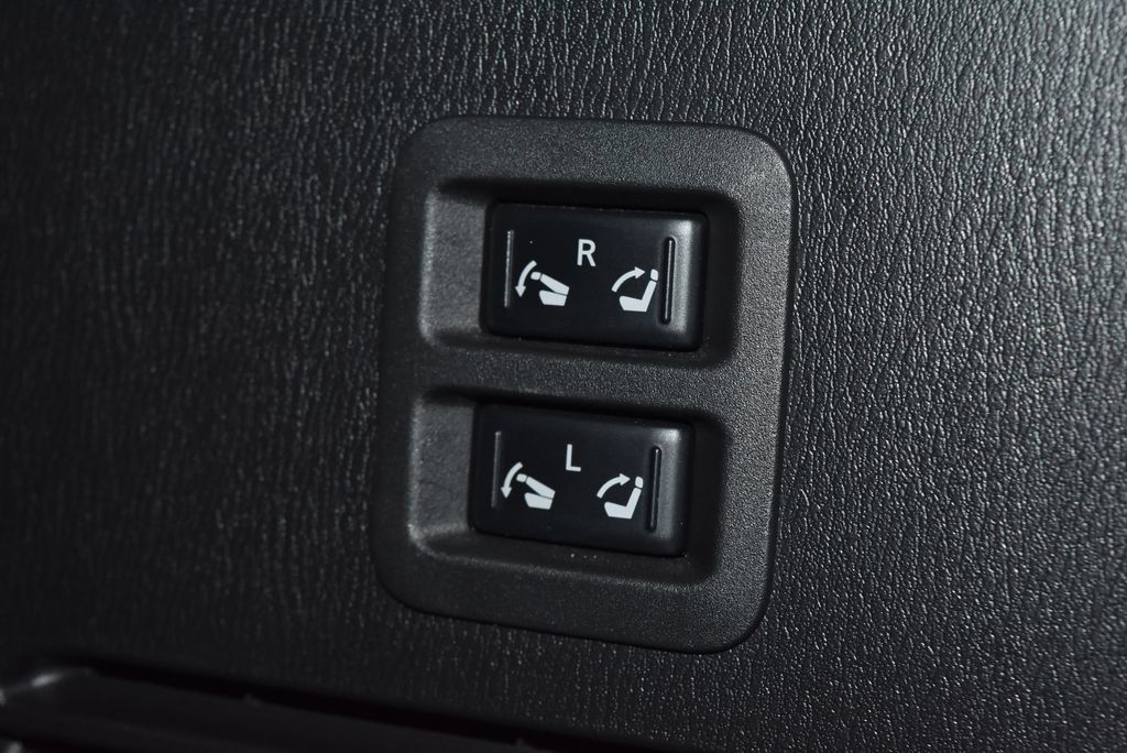 Used 2021 Nissan Armada Platinum w/ Captain's Chairs Package AWD/4WD image 35
