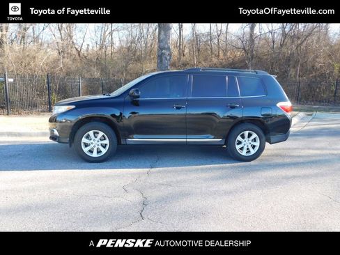 Used 2013 Toyota Highlander SE image 2