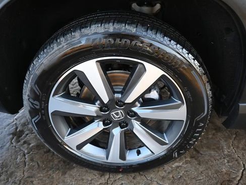 Used 2025 Honda Pilot Touring image 12