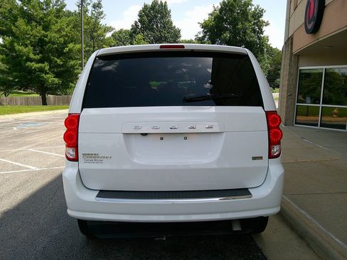 Used 2018 Dodge Grand Caravan SE FWD image 7