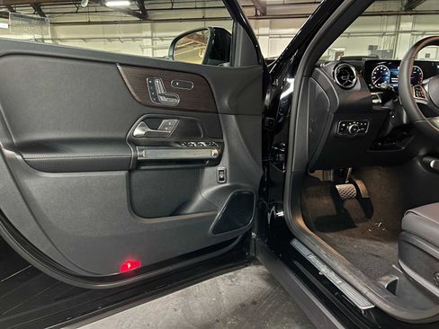 New 2026 Mercedes-Benz GLB 250 4MATIC image 21