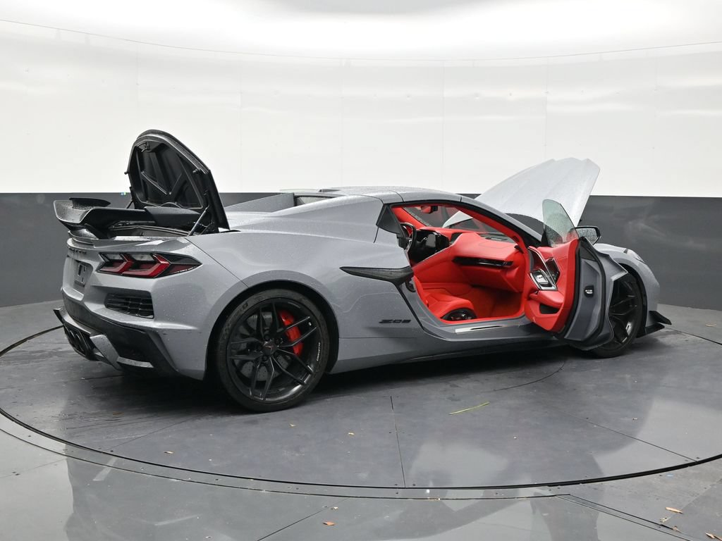 Used 2025 Chevrolet Corvette Z06 w/ Z07 Performance Package RWD image 27