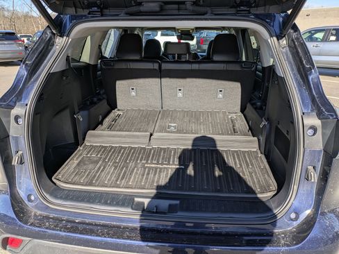 Used 2022 Toyota Highlander XLE image 21