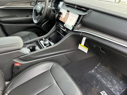 New 2026 Jeep Grand Cherokee Limited image 15