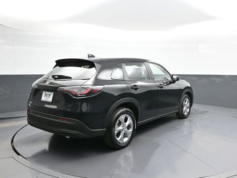 Used 2023 Honda HR-V LX image 6