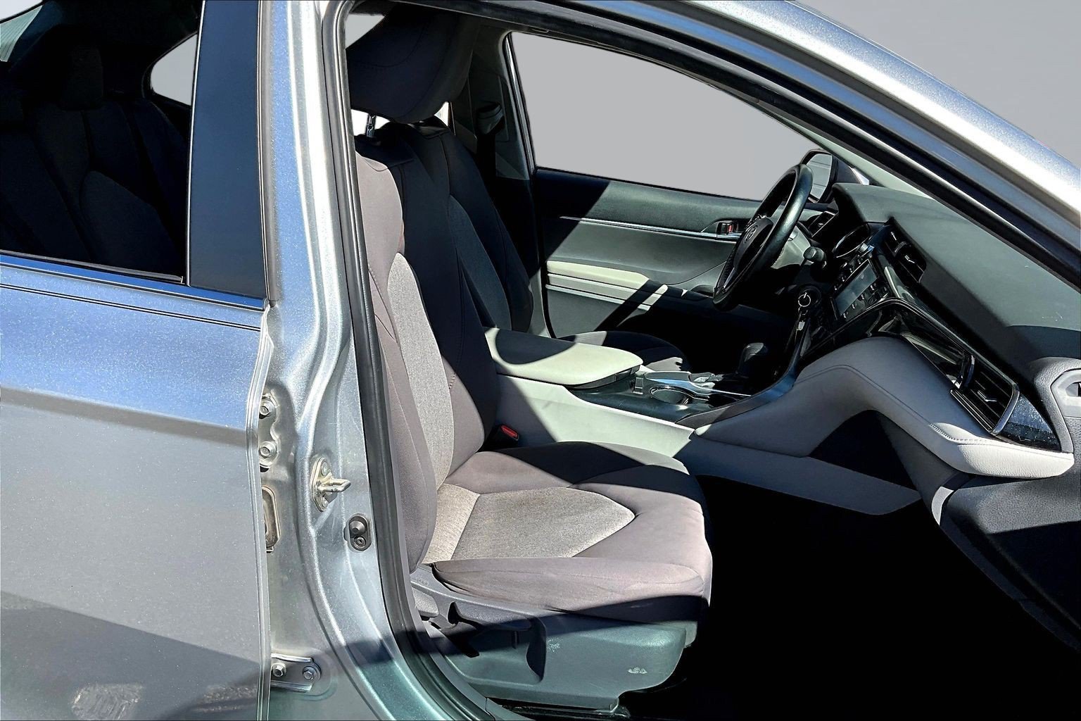Used 2019 Toyota Camry LE FWD image 24