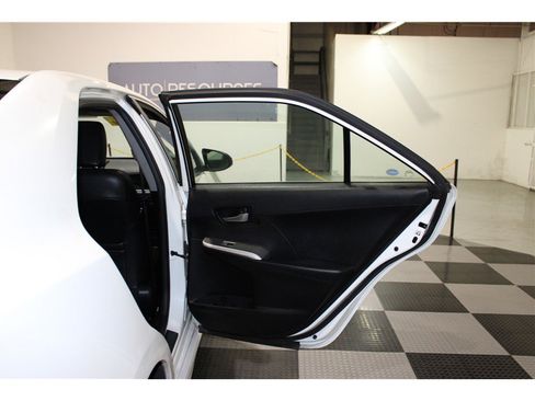 Used 2013 Toyota Camry XLE image 20