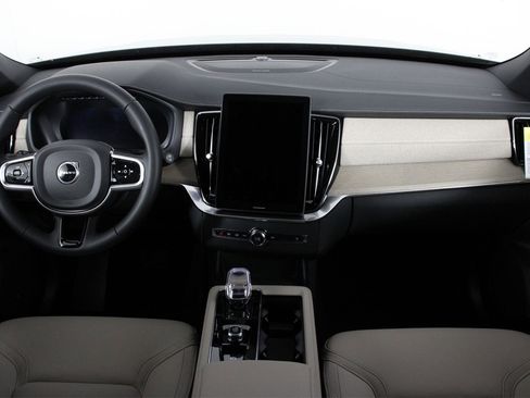 New 2026 Volvo XC90 B6 Plus w/ Protection Package Premier image 5