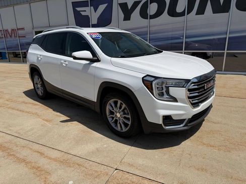 Used 2022 GMC Terrain SLT FWD image 2