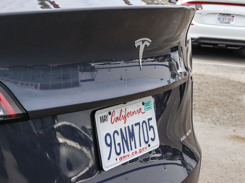 Used 2023 Tesla Model Y AWD image 12